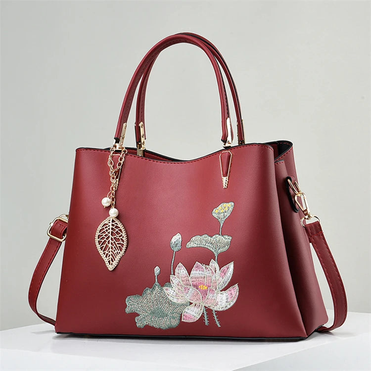 China Manufacturer pink Small Fashion Luxury Flower Pearl Cheap Handbag with Private Label