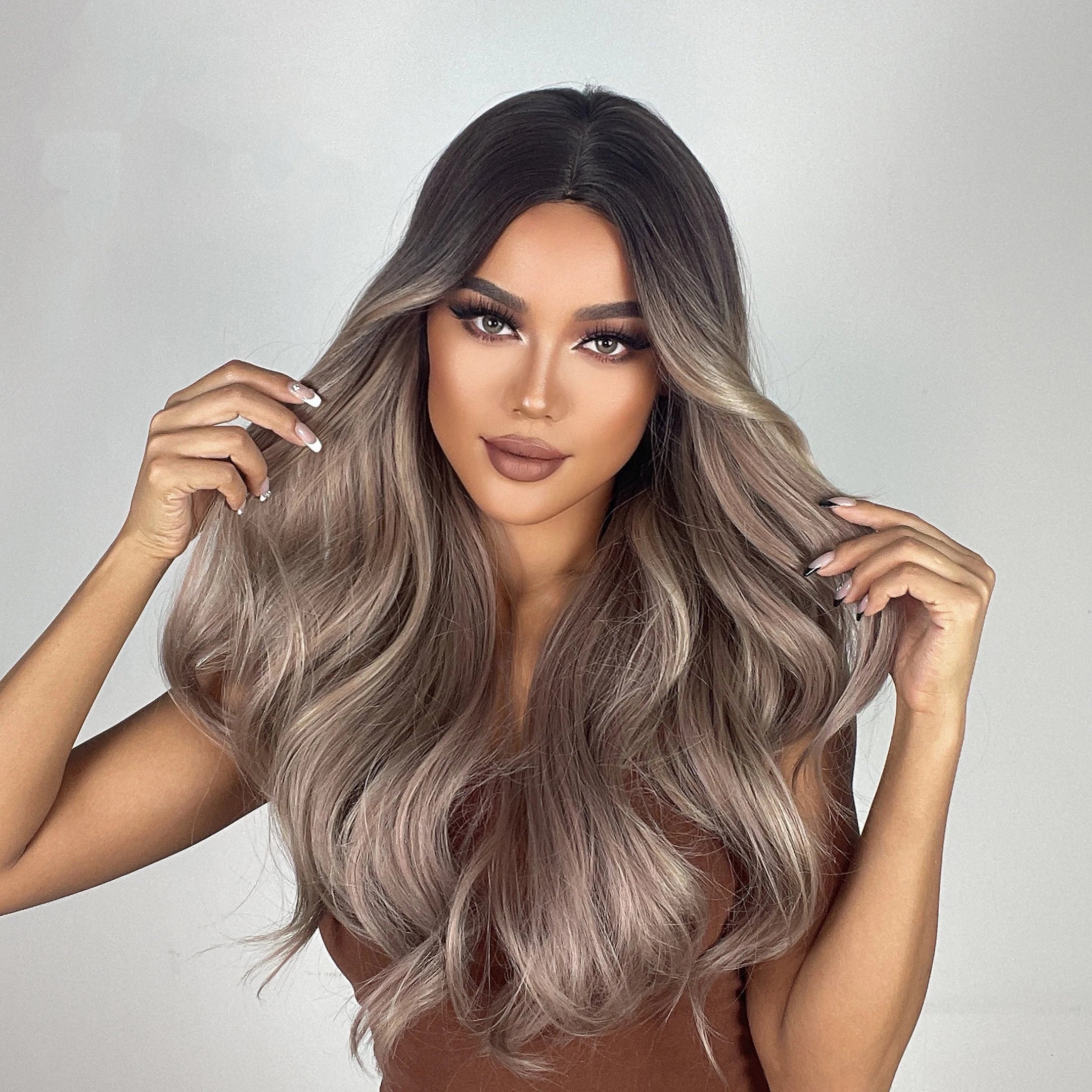 Factory Price Direct Sales  Long Natural Wave Black Synthetic Wigs Ombre Blonde Middle Part Wigs for Daily Use Heat Resistant