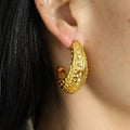 ES1182 High Quality Chunky Bold Free Tarnish 18k Gold Plated Stainless Steel Hammered Textured C Shaped Stud Earrings for Ladies