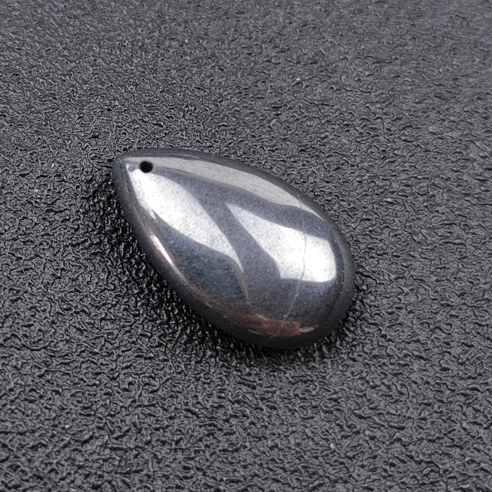 Hongzhuo Crystal Crafts Natural Color Flashy Hematie Stone Pendant Teardrop Shape Customized Pendant Necklace Crafts