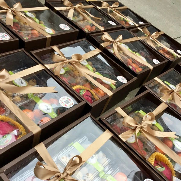 Corrugated Kraft Paper Box with Square Lid Base and Dividers for Fruit Gift Food Delivery Features Embossing Printing