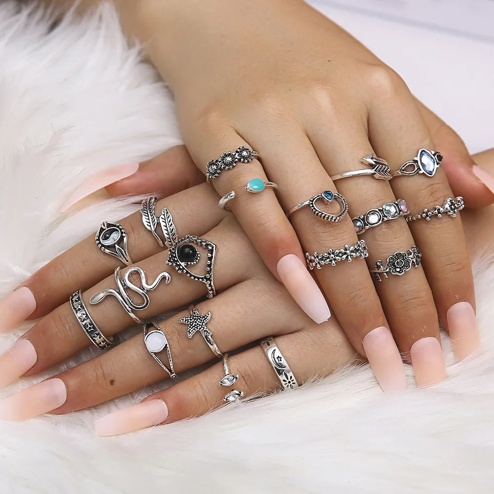 18pcs/Set Bohemia Crystal Vintage Diamond Engraved Heart Cutout Ring Black And White Gem Starfish Ring Punk Snake Ring for Women