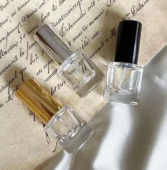 Wholesale Empty Simple Mini High-Grade Clear 5ml  Thick Perfume Refillable Spray Thick Perfume Glass Bottle