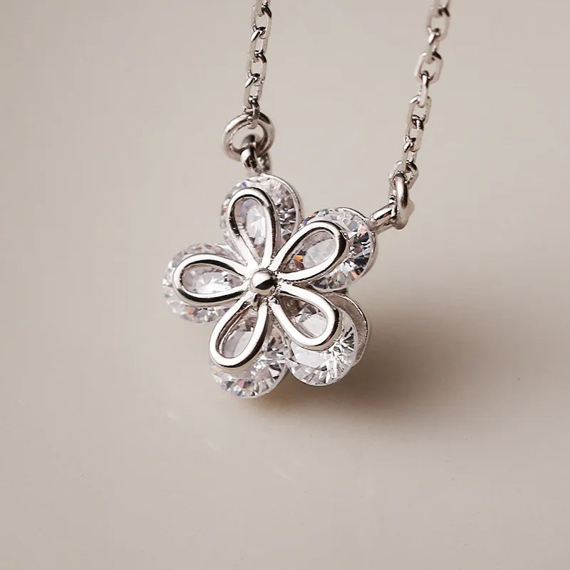 Captured Aurora Clear Cubic Zirconia Flower Pendant Necklace in 925 Silver Micro-Sculpture Jewelry Luminous Fine Gift