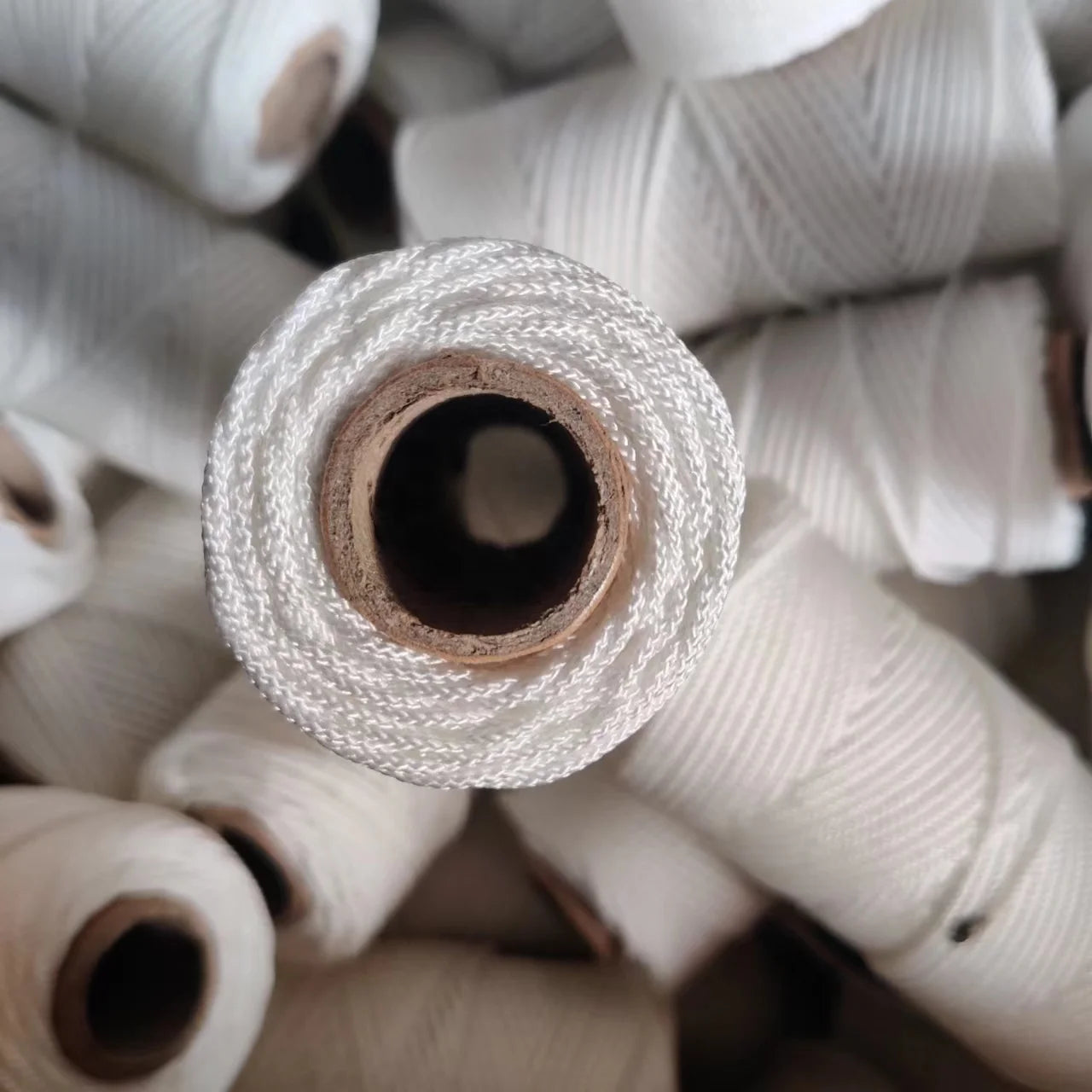 High Strength 3-Strand PE Material Line Fighting Kites Rope for High Flying Kites in Construction Use
