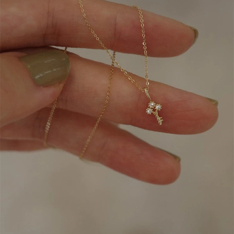 2025 Girls Gifts Sterling Silver Minimalist Design Women Tiny Key Charm Necklace