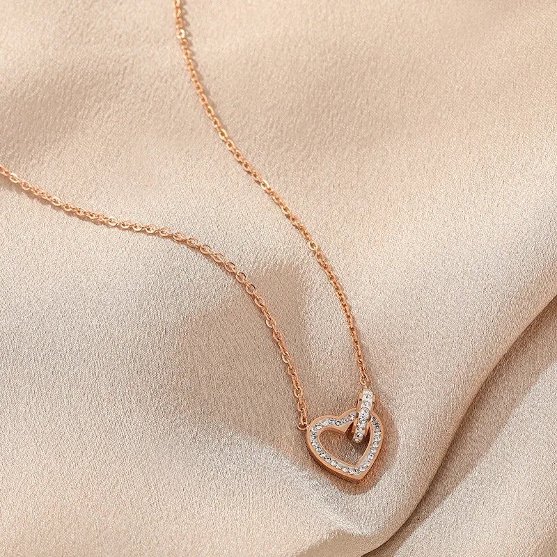 Valentines Day Gold Plated Stainless Steel Cubic Zircon Heart Pendant Necklace with Classic Clavicle Chain