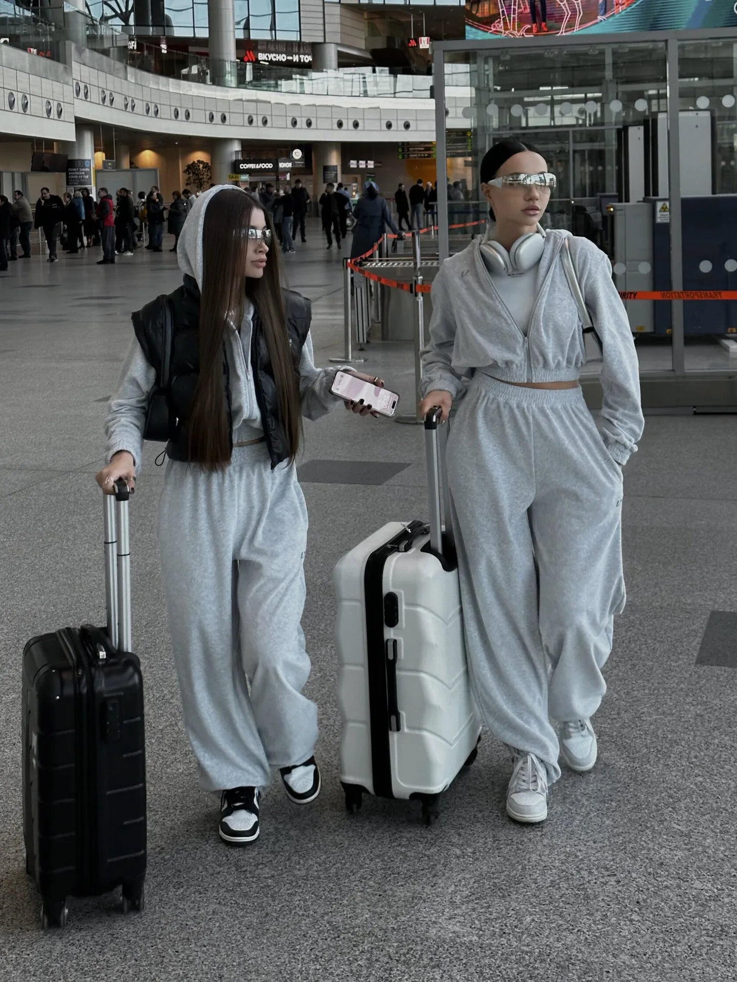 2024 Women's Casual Two-Piece Set Long Sleeve Hooded Elastic Trousers Street Style Loose Fit Solid Pattern for Autumn