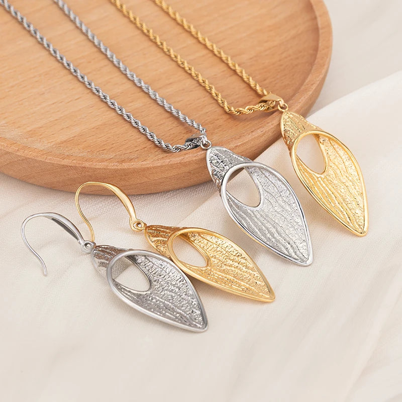 Vintage Stainless Steel Waterproof Jewelry 18k Gold Plated Textured Rope Chain Geometric Pendant Necklace Earrings Jewelry Set