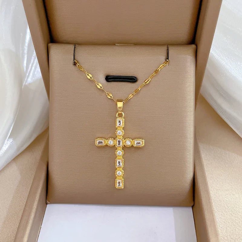 2023 New Arrivals Fashion Delicate 18K Gold Plated Bling Zircon Diamond Cross Necklace Womans Stainless Steel Cross Necklace