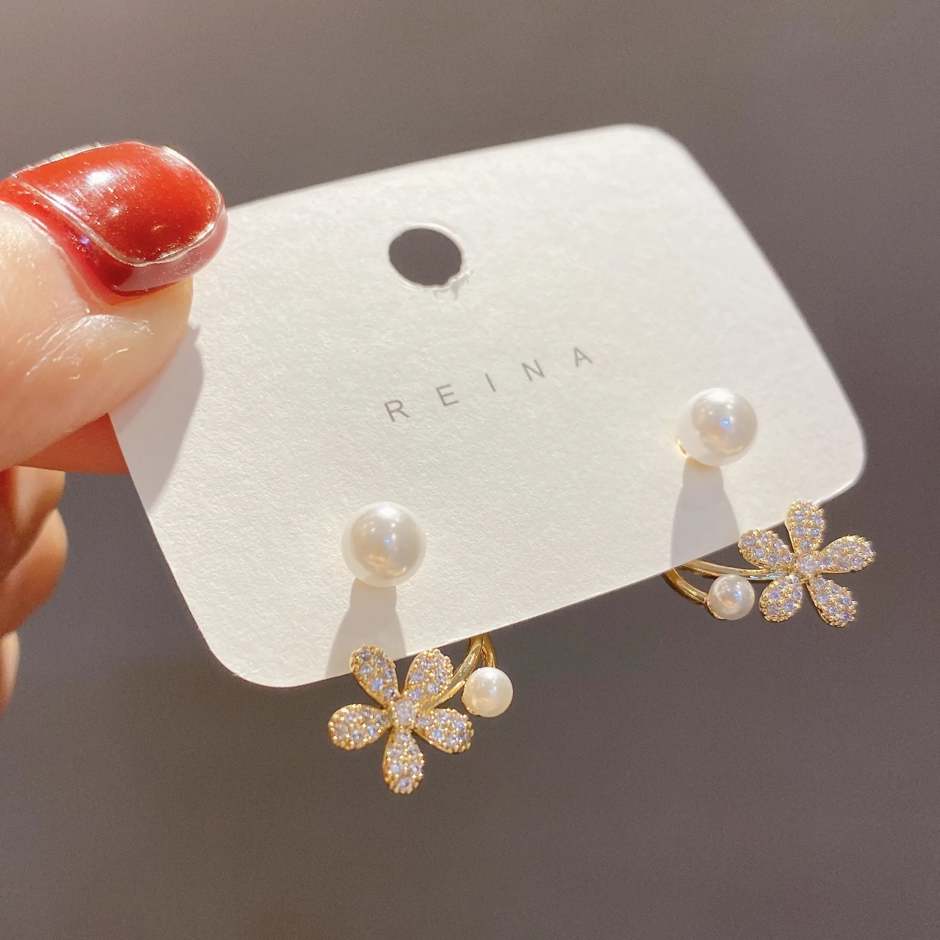 Elegant Personalized Zircon Flower Pearl Stud Earrings for Women Luxury and Fashion-Designed for Wedding and Gift Occasions