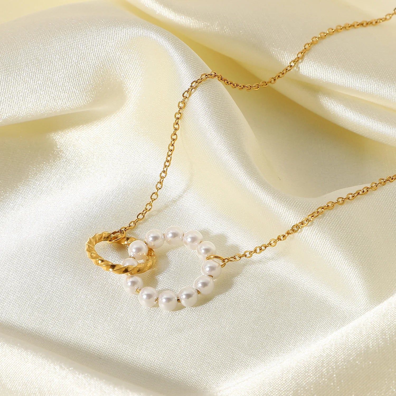 Ins Popular Gold Plated Stainless Steel Double Circle Pendant Necklace Waterproof Beaded Imitations Pearls Chokers Necklaces