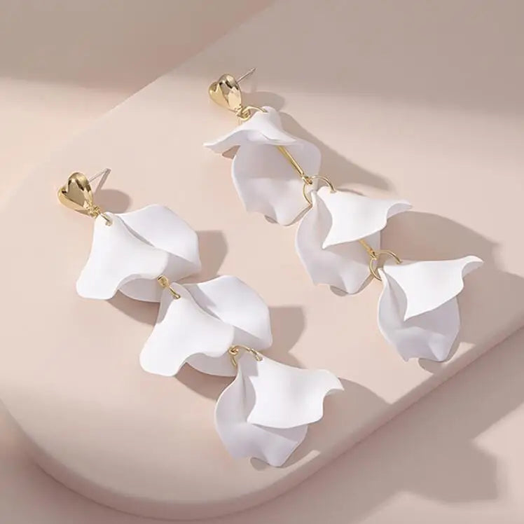 Kaimei 2023 Women Earring Fashion Jewelry Bestseller Leaf Pendant Earrings Beach Design Handmade White Leaves Dangle Earrings