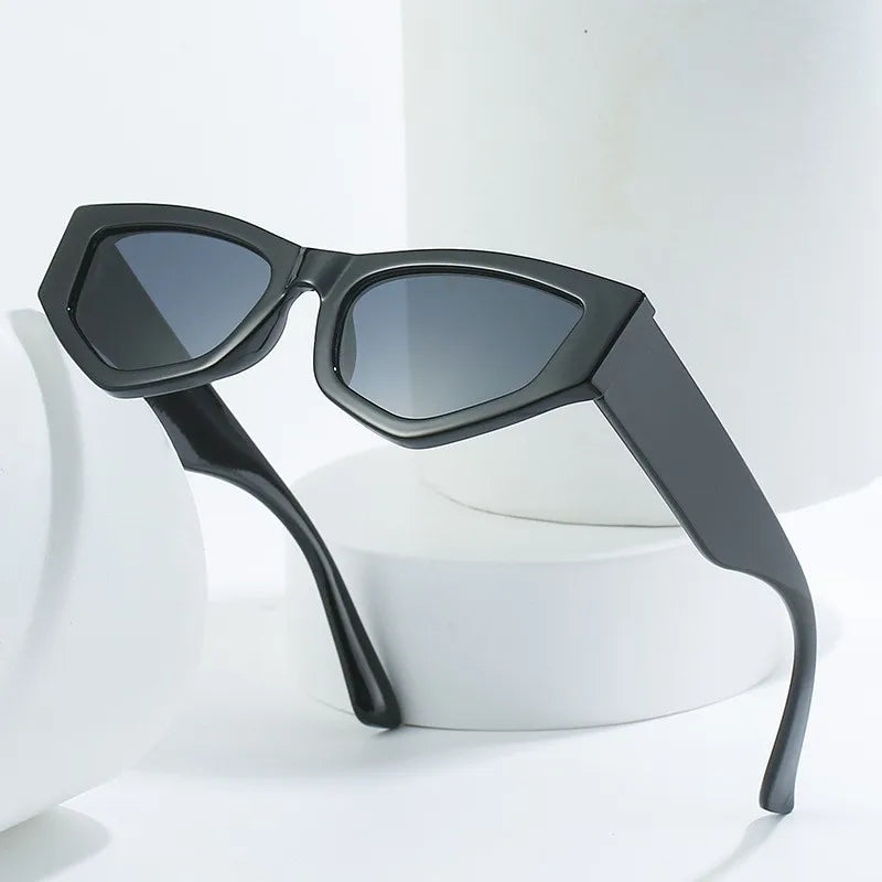 Latest Trendy Designer Irregular Wide Legs Sunglasses Hip Hop cat Eye Sun Glasses