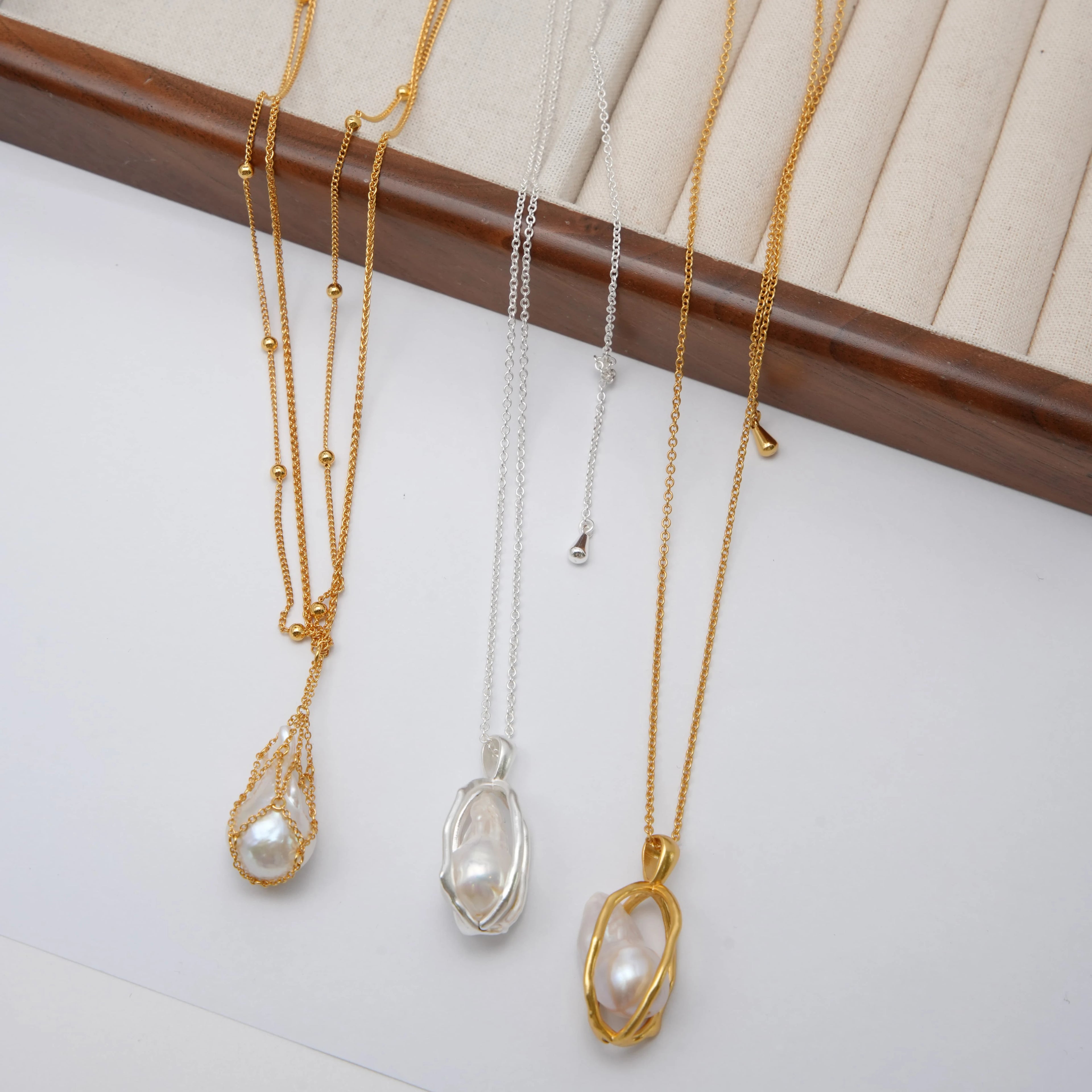 New Design Hollow Oval Rugby Chain Large Baroque Necklace (Gold/Silver)