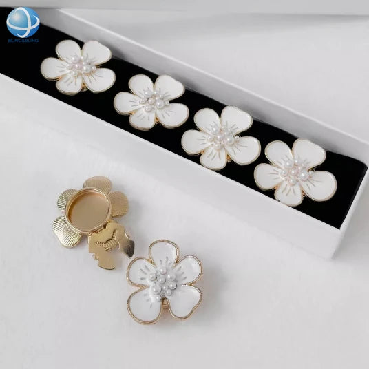 Brisk Daisy White Enamel Button Cover Accessories No Sew Detachable Pearl Flower Clip Over Button Jewel for Shirts Dress