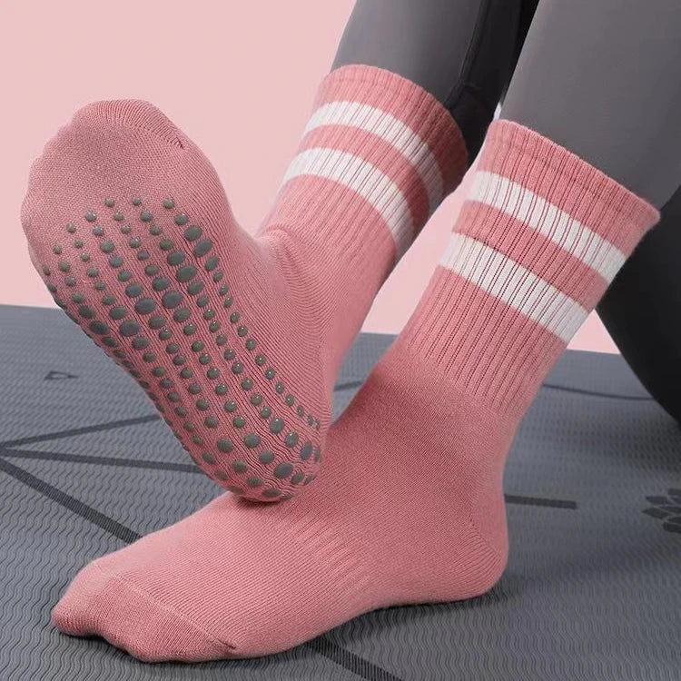 High Quality Custom Logo Women's Pilates Socks Crew Sports Grip Socks with Anti-Slip Feature Knitted Technique for Spring Season
