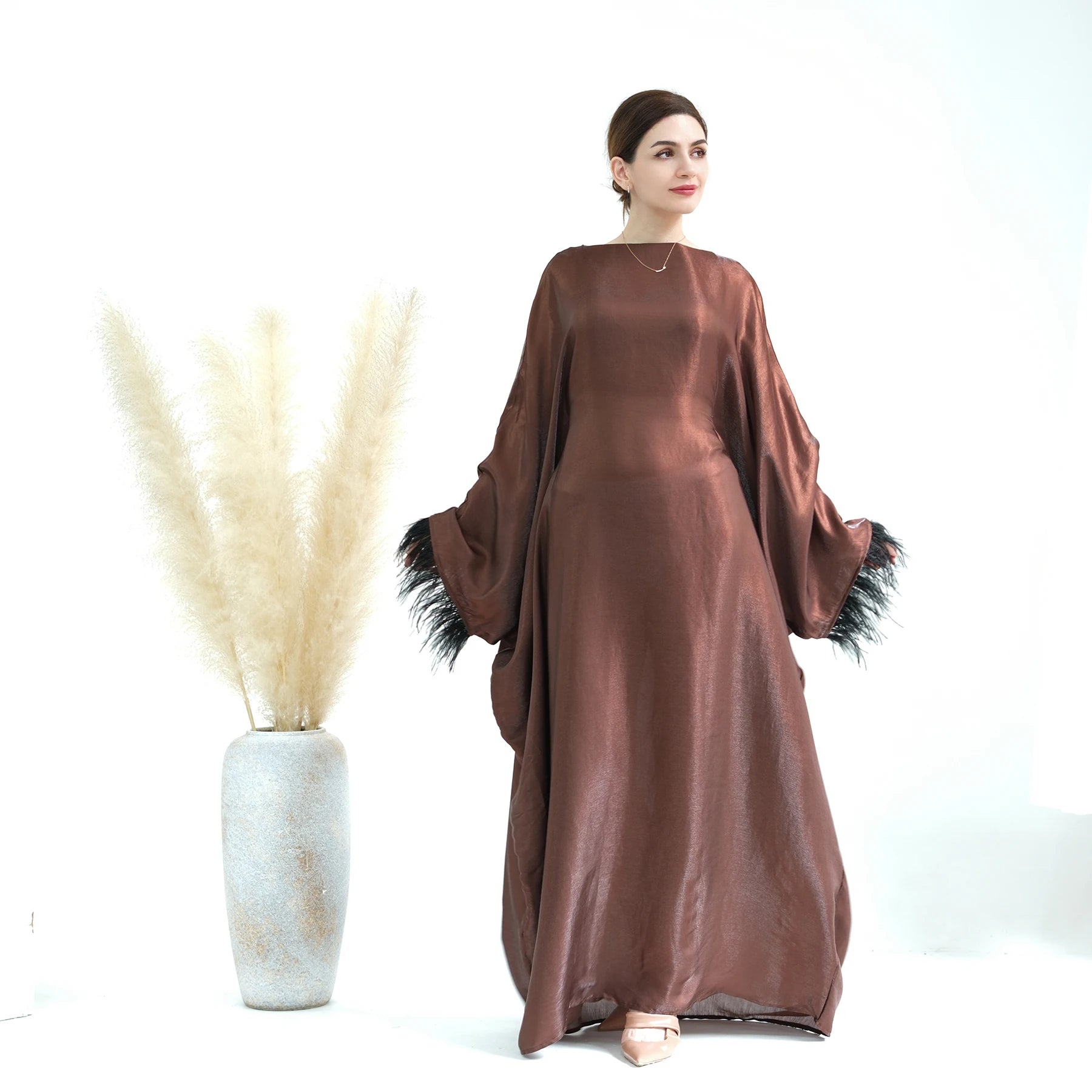 Loriya Islamic Clothing New Design Abaya Dubai Style Shinny Polyester Closed Abaya Muslim Women's Dresses With Inside Belt
