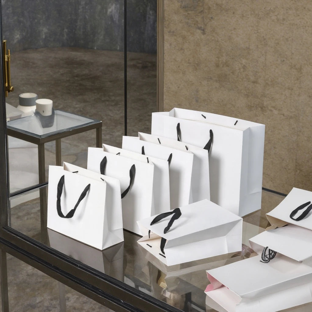 Biodegradable Art Paper Shopping Bag for Food Underwear Socks Cakes Sushi Gifts With Embossing and Screen Printing Options