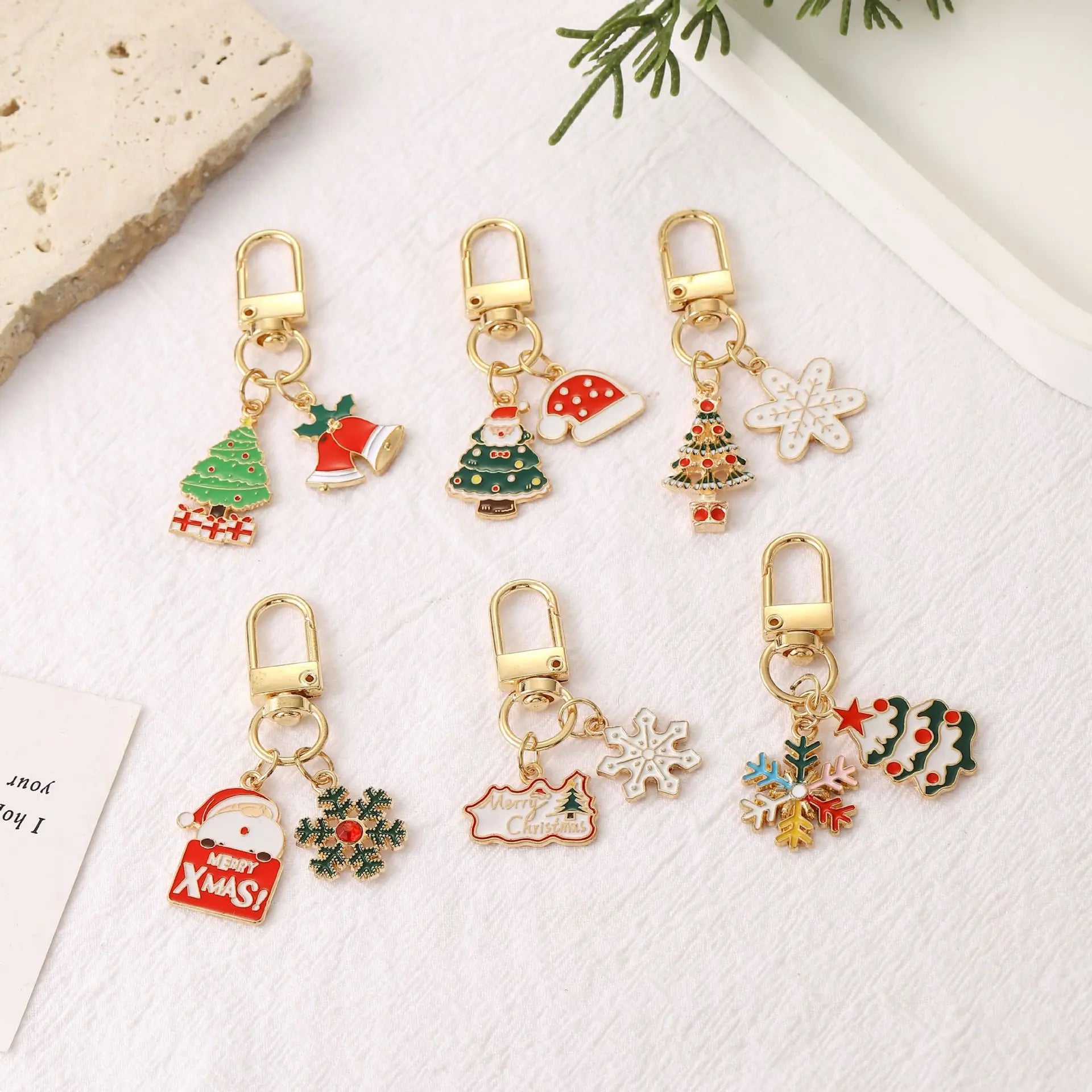 Customized Logo Pattern Promotion Gift Popular Lovely Xmas Christmas Enameled Tree Santa Key Chains