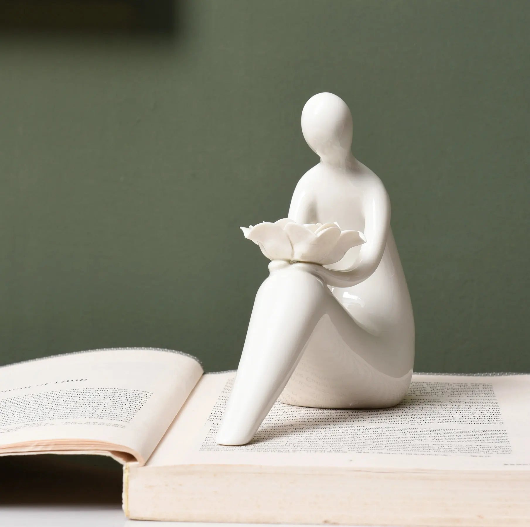 White Ceramic Hand Squeeze Painting Woman Character Crafts Sculpture Home Art Abstract Decoration
