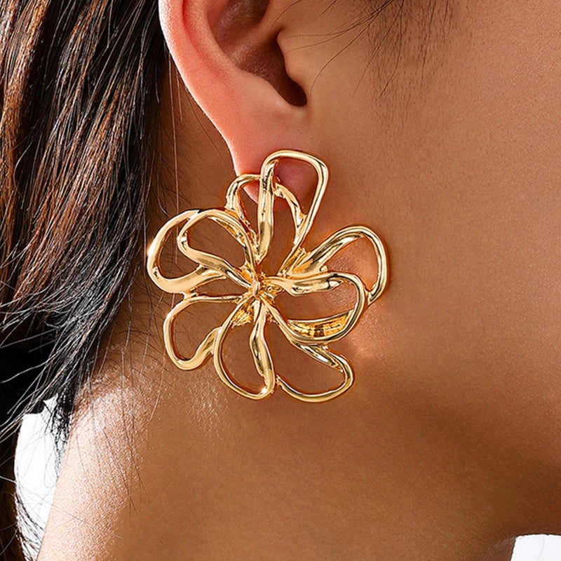 KAIMEI 2025 New Arrival Fashion Jewelry Summer Trendy New Metal Irregular Hollow Earrings 18k Gold Filigree Flower Stud Earrings