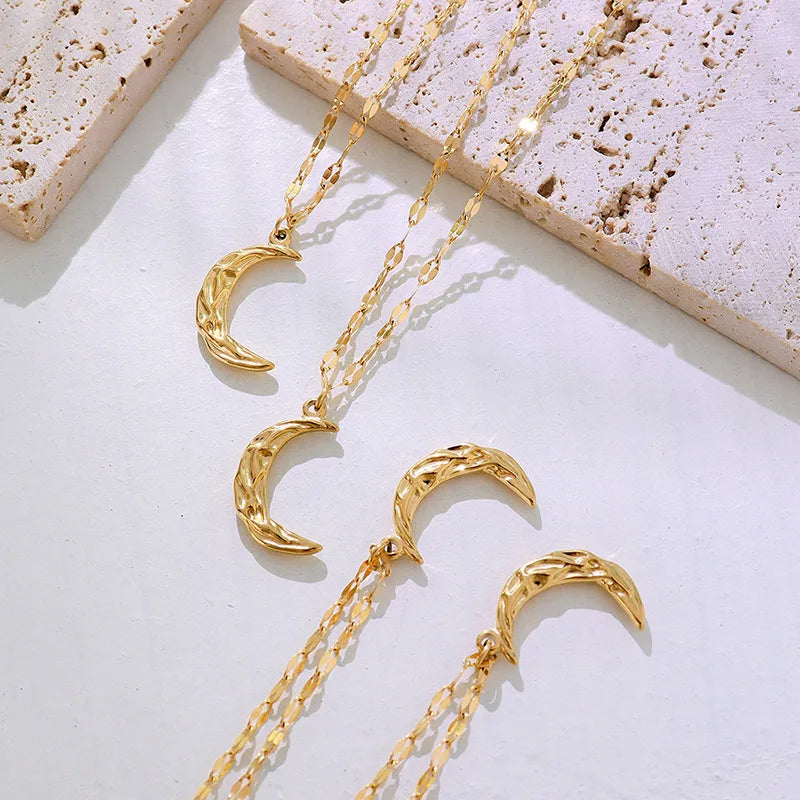 High End 18K Gold Plated Stainless Steel Simple Elegant Hammered Moon Crescent Pendant Necklace Fashion Jewelry