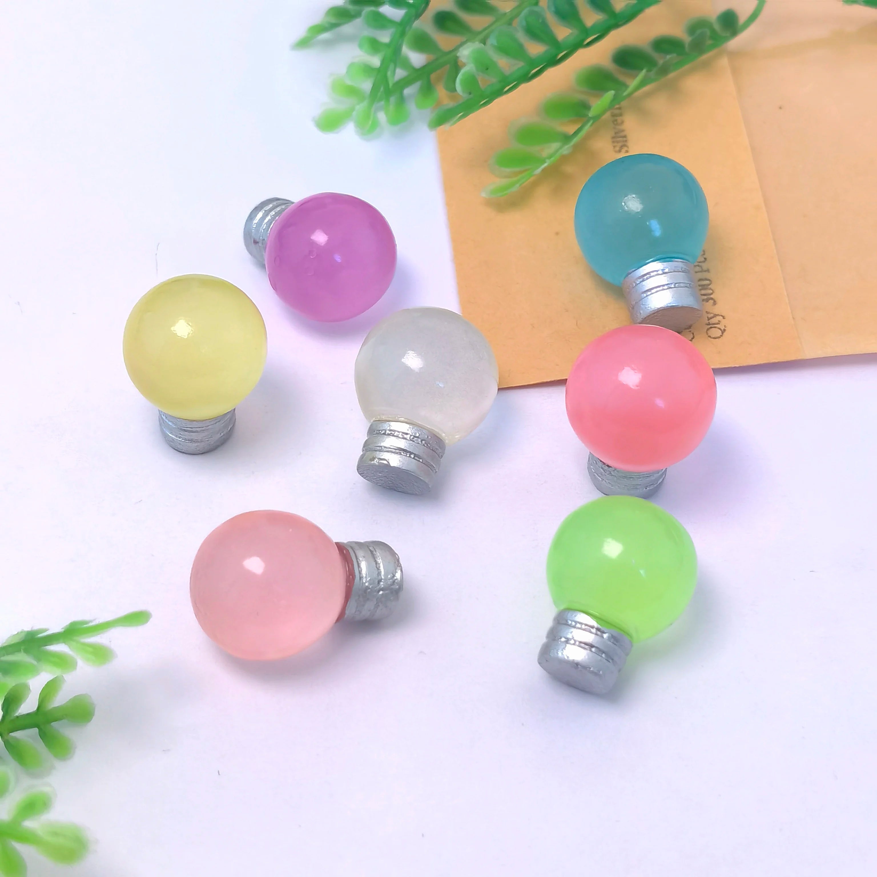100pcs Resin Simulation 3D Luminous Light Bulb Cabochon Kawaii Embellishments Scrapbook Doll House Acrylic Plastic Lucite Beads