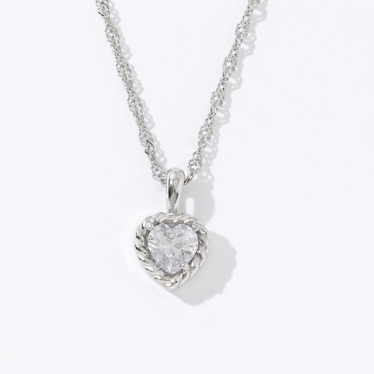Simple Design Heartwarming Exquisite Luminous Heart Silver Plated Stainless Steel Fashion Jewelry Necklace with Link Chain