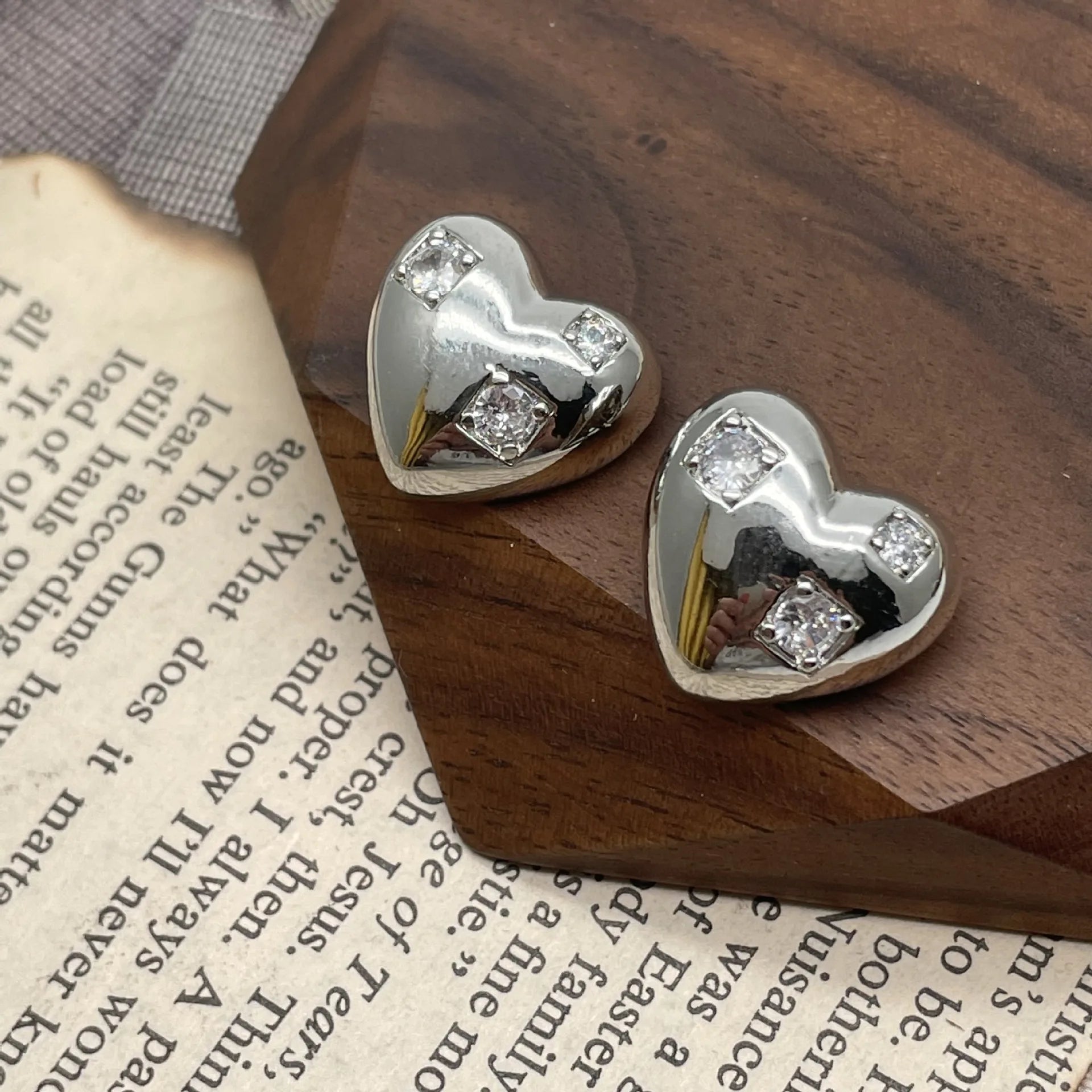 Shiny Coat Heart Shape  Screwback Rhinestone Fancy Zircon Button Custom Silver Metal Shank Buttons for Garment Accessories
