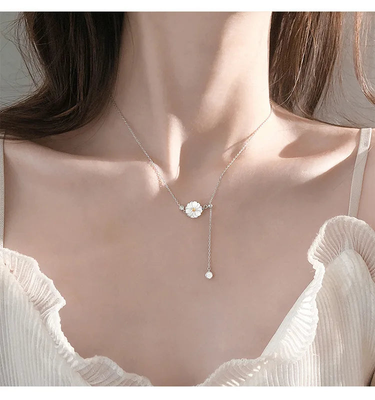 2021 New Daisy Tassel Pendant Necklace Shell Clavicle Tiny Charm Necklace for Girls