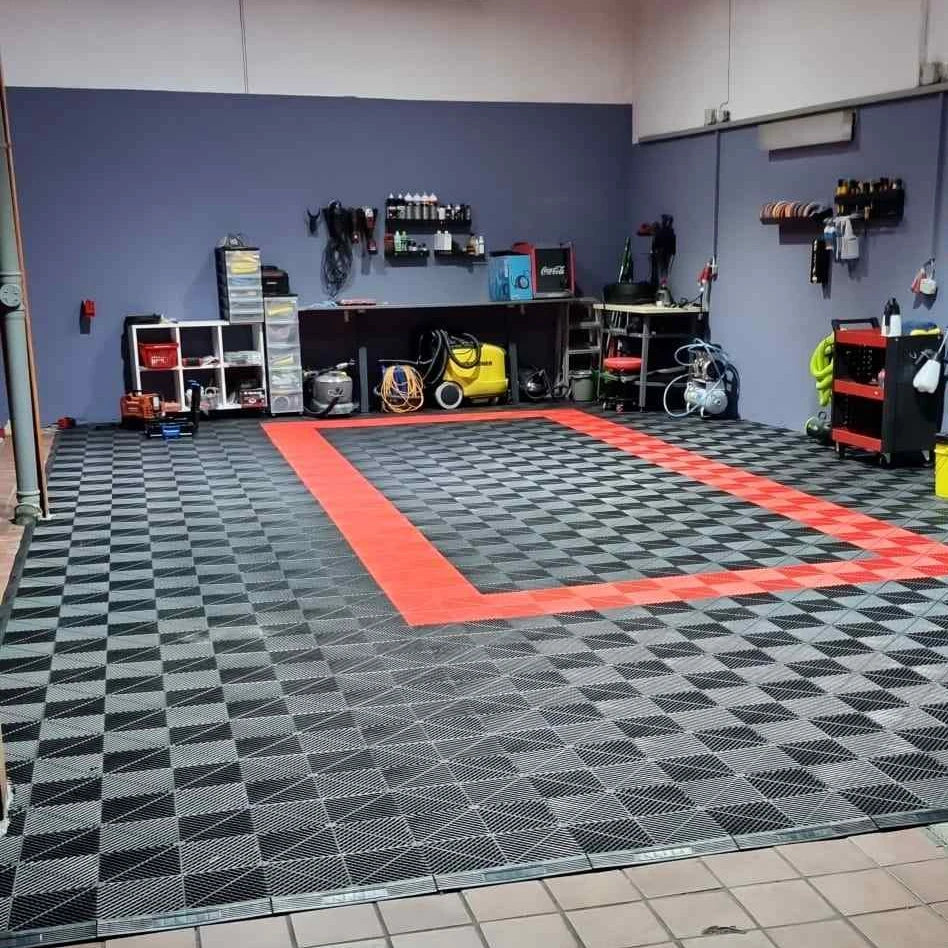 1.8cm Thickness Anti-Slip Plain PVC Garage Floor Tiles Interlocking Splicing for Car Wash Room 4S Garage Use
