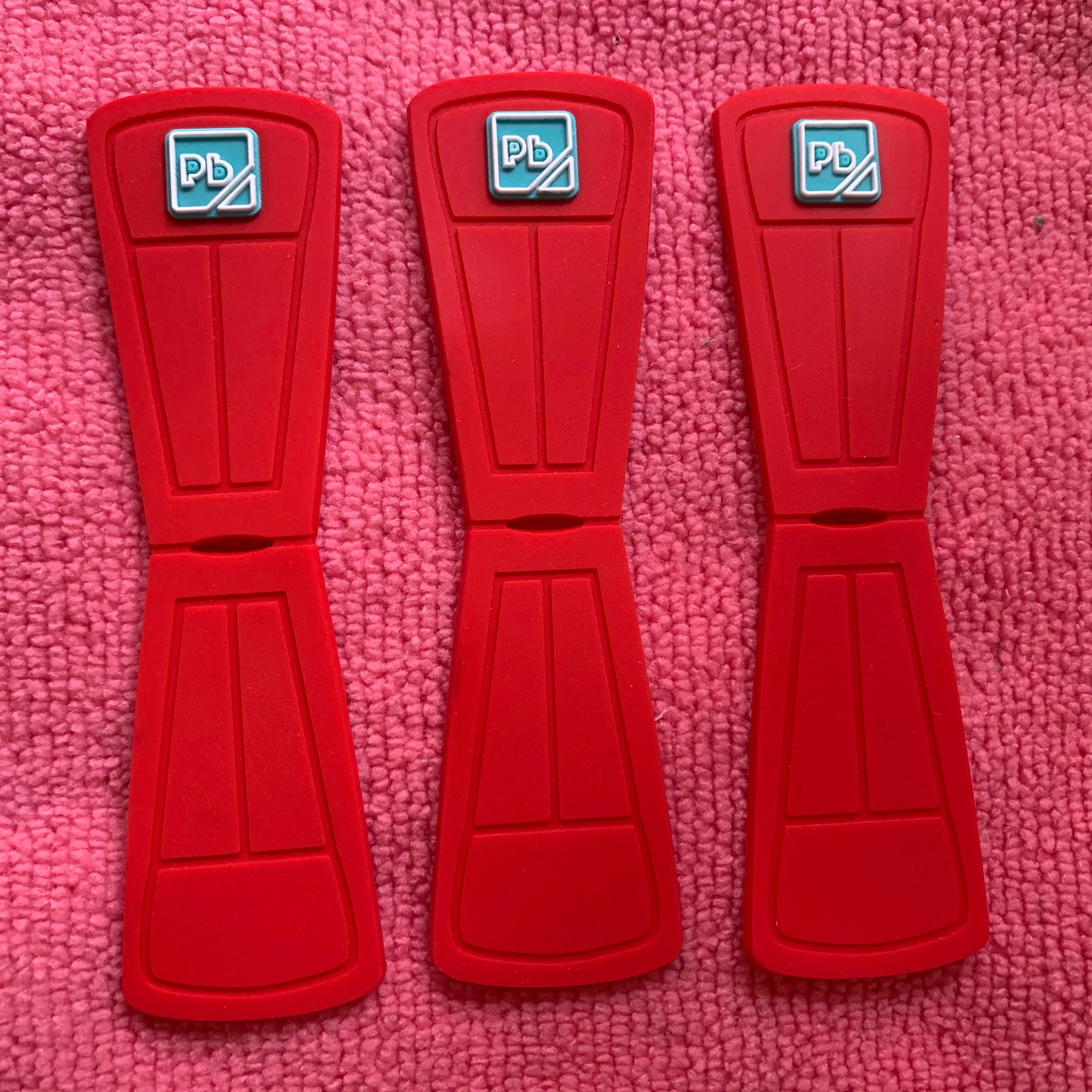 Fashionable 2mm Thickness PVC Plastic Labelfolded Sewing on Plastic Rubber Label for Bags