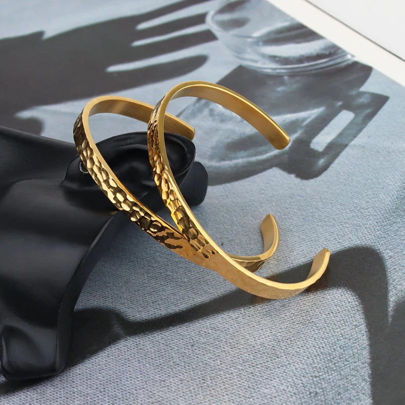 G3814 Classic High Polish Hammer Textured Wide Band Bracelet Stainless Steel Waterproof 18k Gold Plated Hammered Cuff Bangles