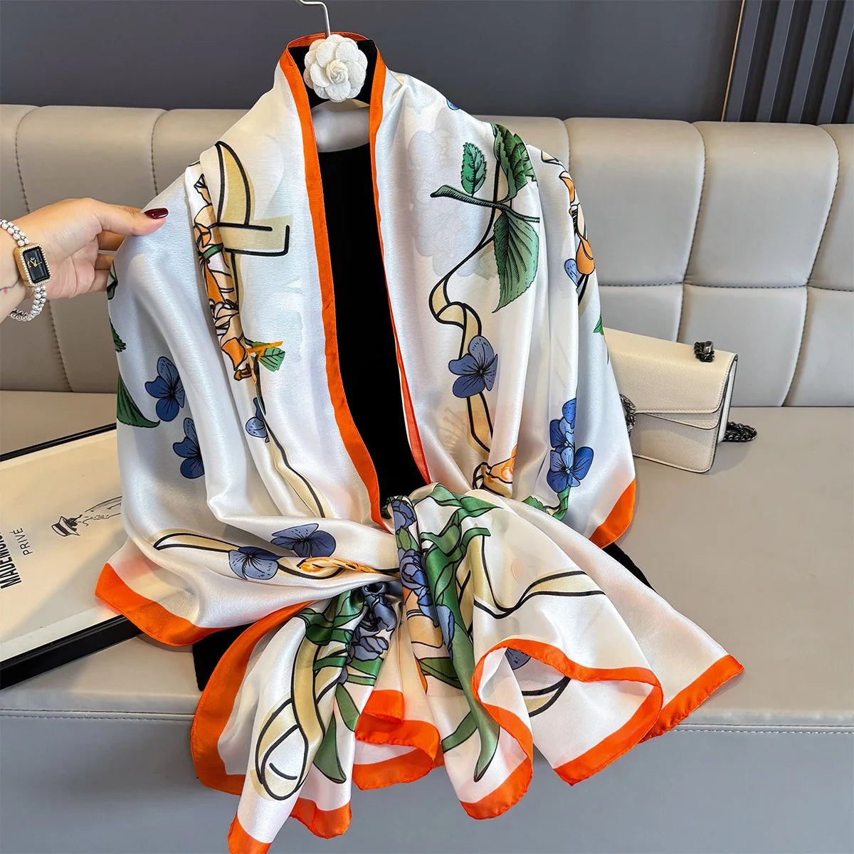 Summer New Lightweight Soft Silk Feeling Head Wrap Stoles Ladies Flower Pattern Printed Silk Polyester Shawls for Women Scarves