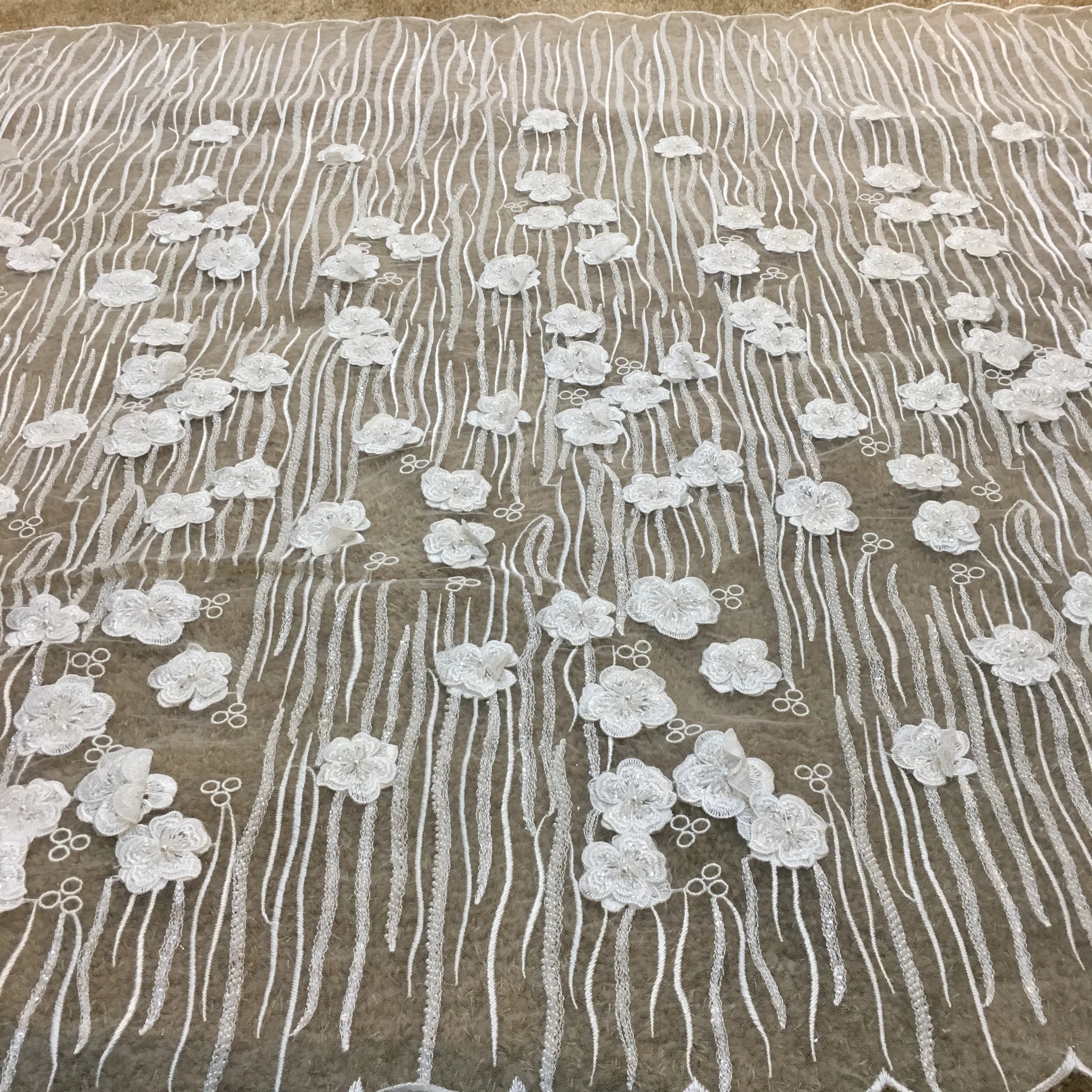 Latest Fashion Ivory Embroidered Net Fabric 3D Flower Lace Bridal Beaded Lace Fabric White for Wedding