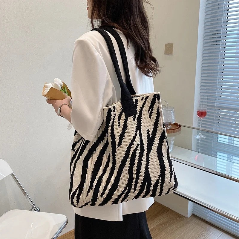 Factory Wholesale Korean Fashion Portable Women's Tote Bags Daily Used Shopping Bags with Leopard Design