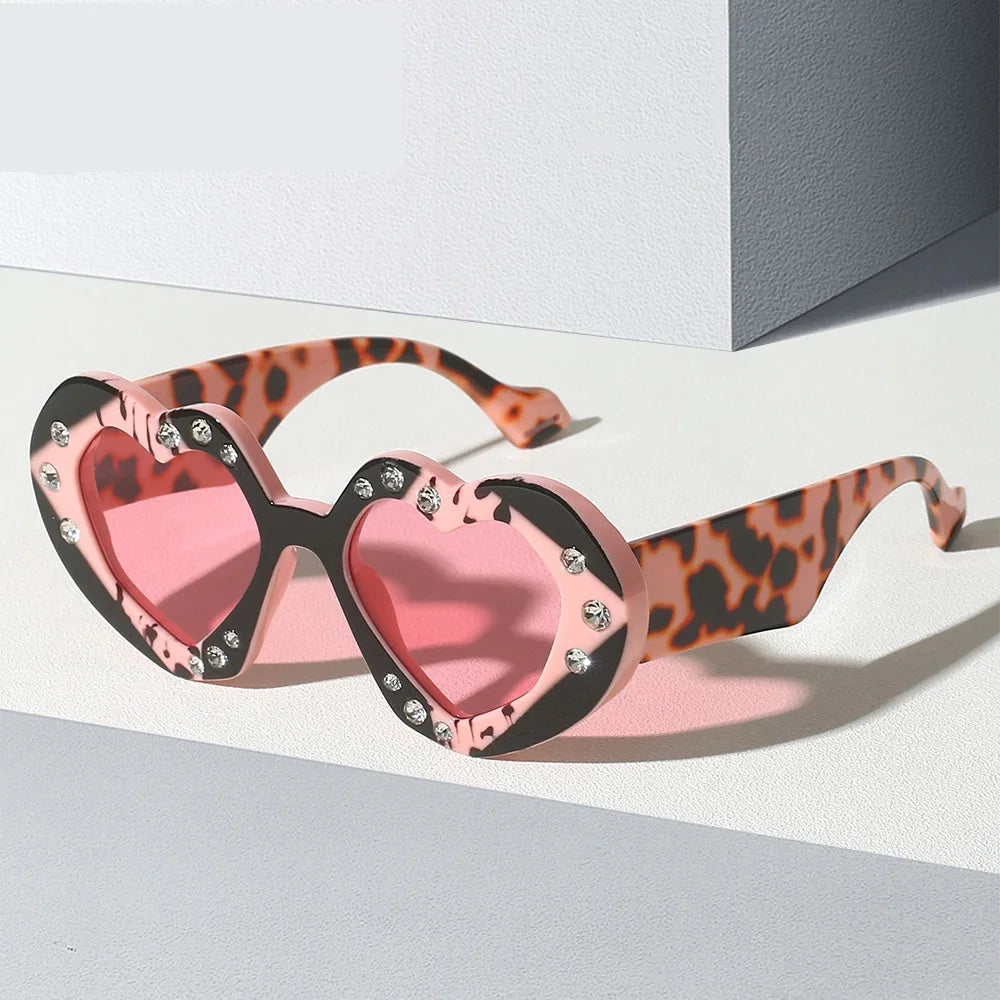 Good Quality New Fashion Heart Shaped Diamond Women Luxury Sunglasses UV400 Protection Comfortable Full Rim Glasses Frame 2026