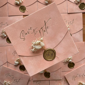 Pink Luxury Elegant Velvet Envelopes Acrylic Wedding Invitations Cards Wax Seal and Dried Flower for Mariage Party Quinceanera