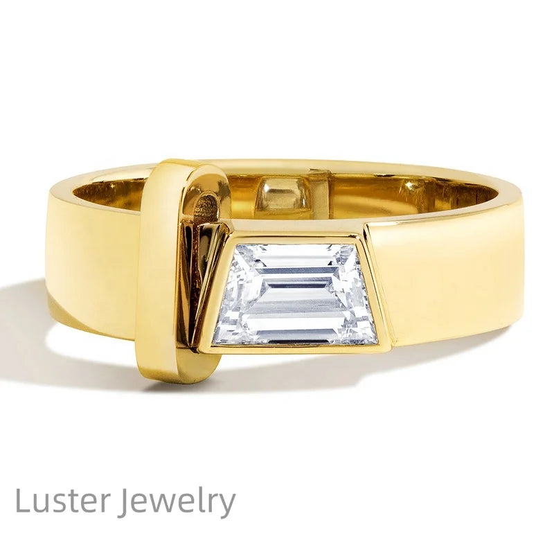 Luster d Vvs 1ct Tapper Shape Main Stone Gold Moissanite Ring Vintage for Men 18k Soild Luxury Ring for Wedding