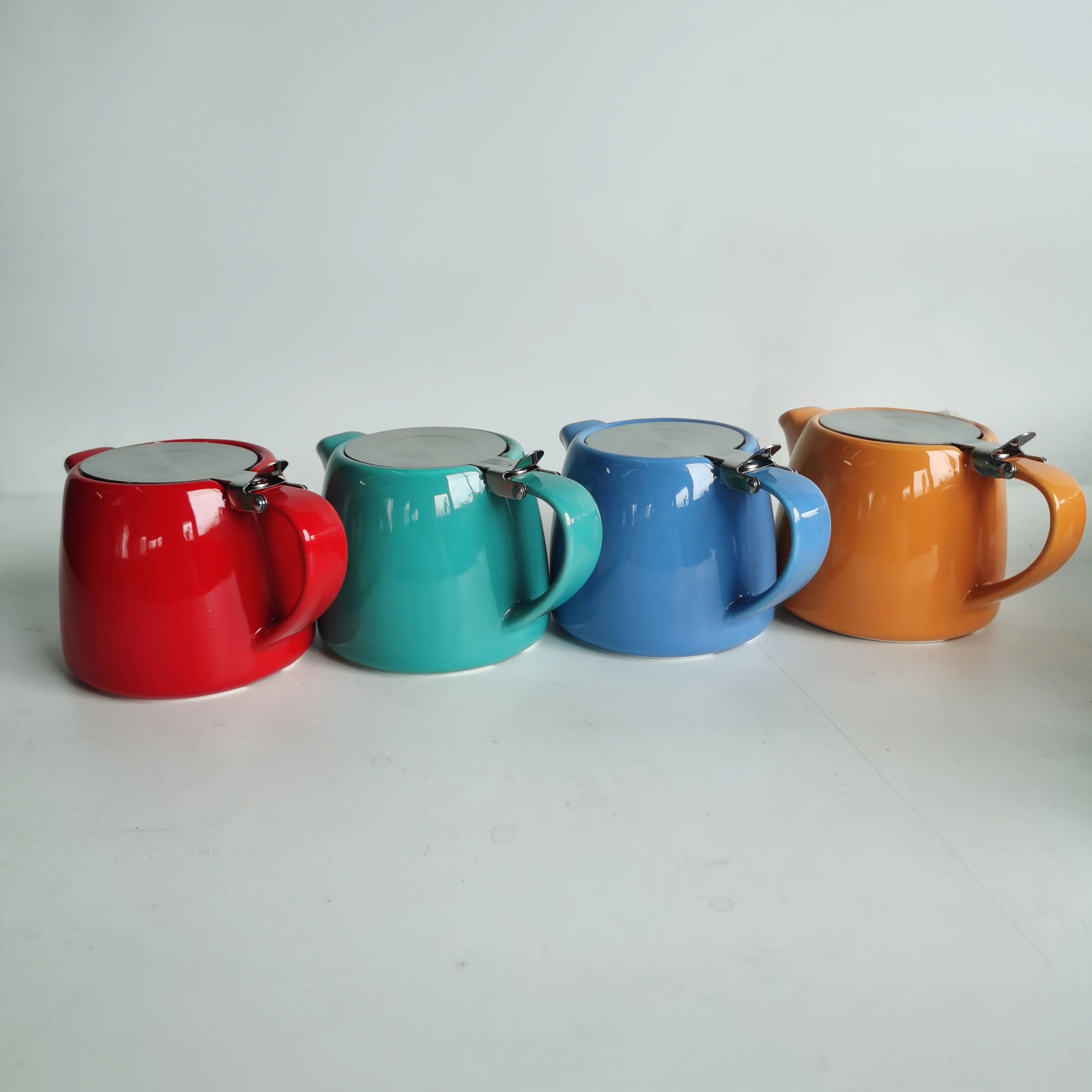 550ml Modern Chinese Design Ceramic Tea Maker Pot with Infuser Lid Black White Porcelain Home Office Gift for Coffee Drinkware