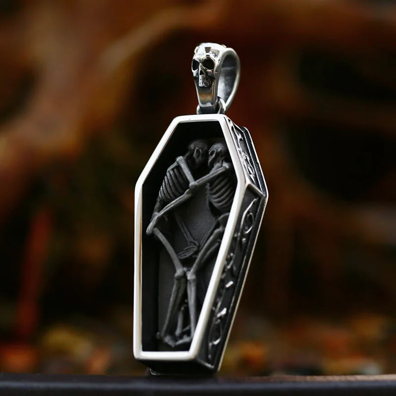 SS8-725P 2023 New Creative Designs Double Skull Coffin Necklace Pendant for Men Women Gothic Punk Jewelry Factory