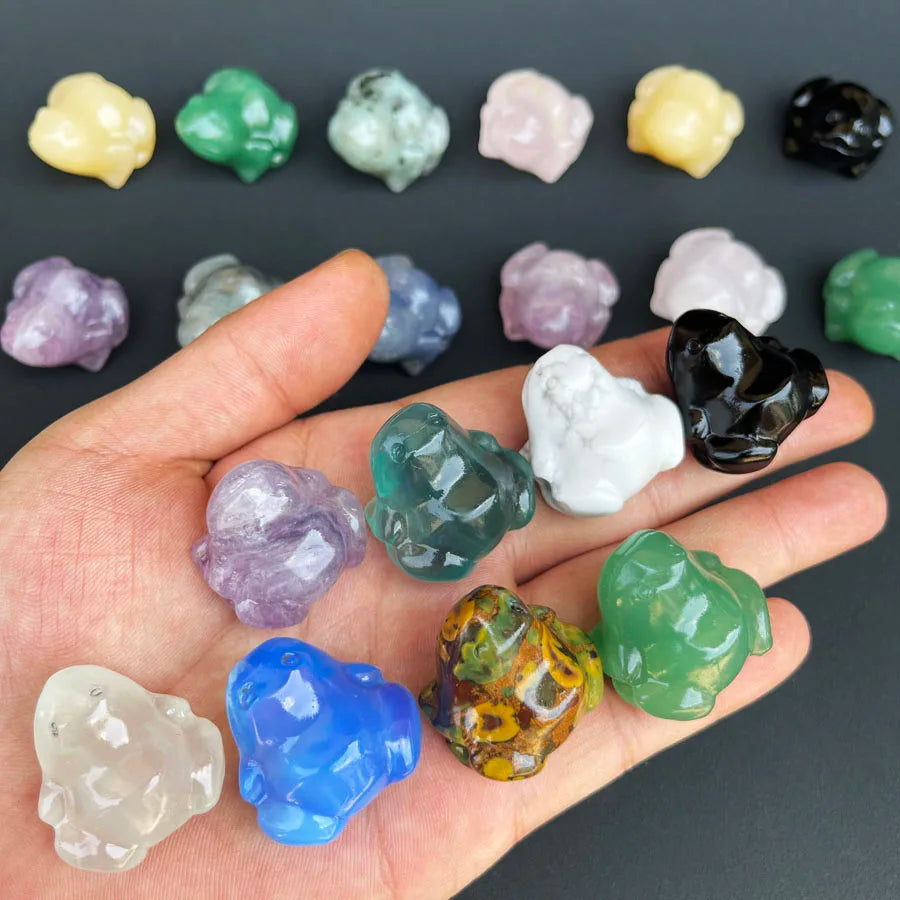 Wholesale Various Materials Frog Figurines Clear Quartz Unakite Yellow Jade Crystal Frog Carving Crystal Decoration