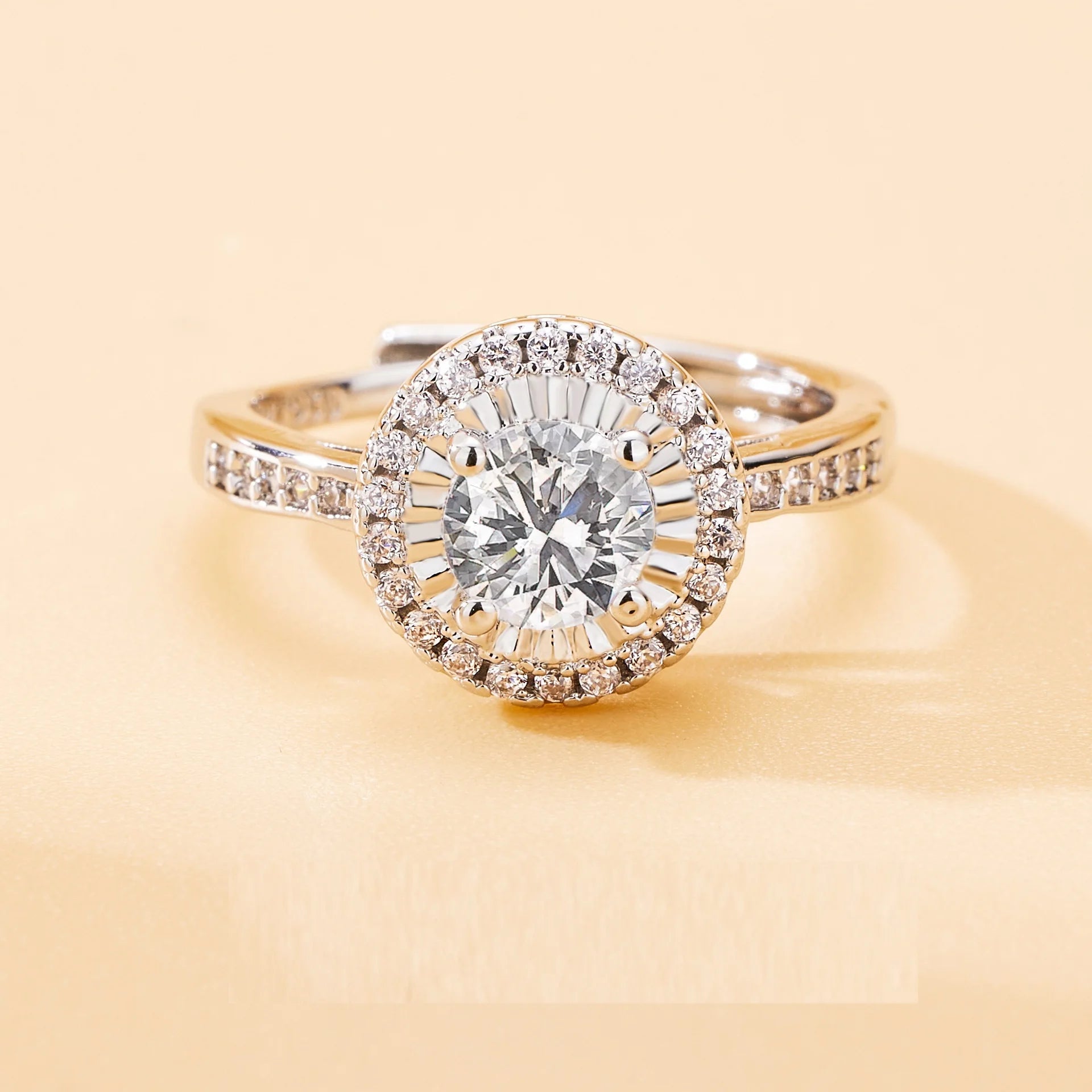 Luxury Silver Plated Wedding Ring For Women Hollow Round Shape Full Diamond Moissanite Diamond Zircon Engagement Finger Ring