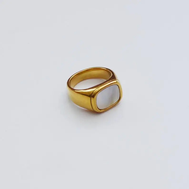 Wholesale Gold Plated Squared Gemstone White Shell Signet Ring Seashell Ring Vintage Style Women Jewelry MegaBDM