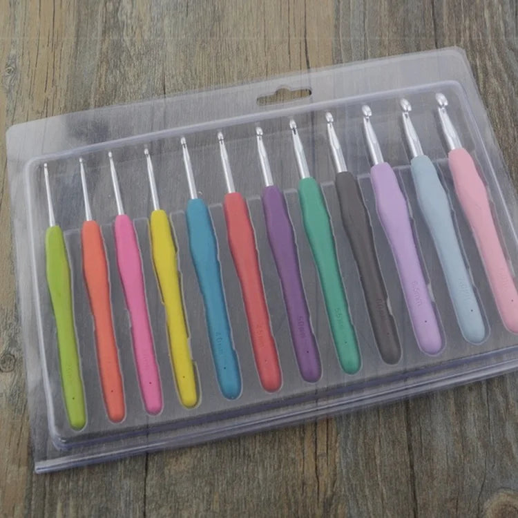 Wholesale 12Pcs Multicolor Rubber Handle Needles Knit Weave Craft Yarn Sewing Tools Crochet Knitting Needles Crochet Hooks