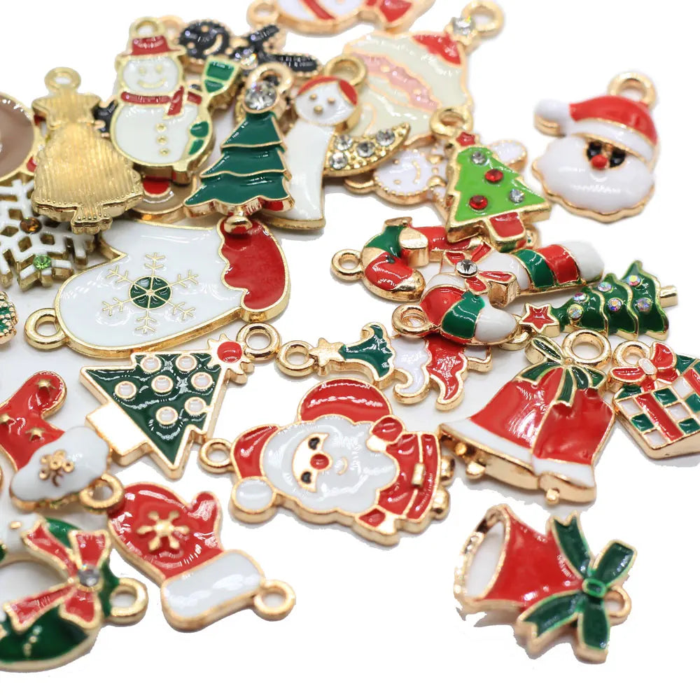 Hot Sale Christmas Enamel Snowman Charms for Bracelets Mix Metallic Charms Stocks