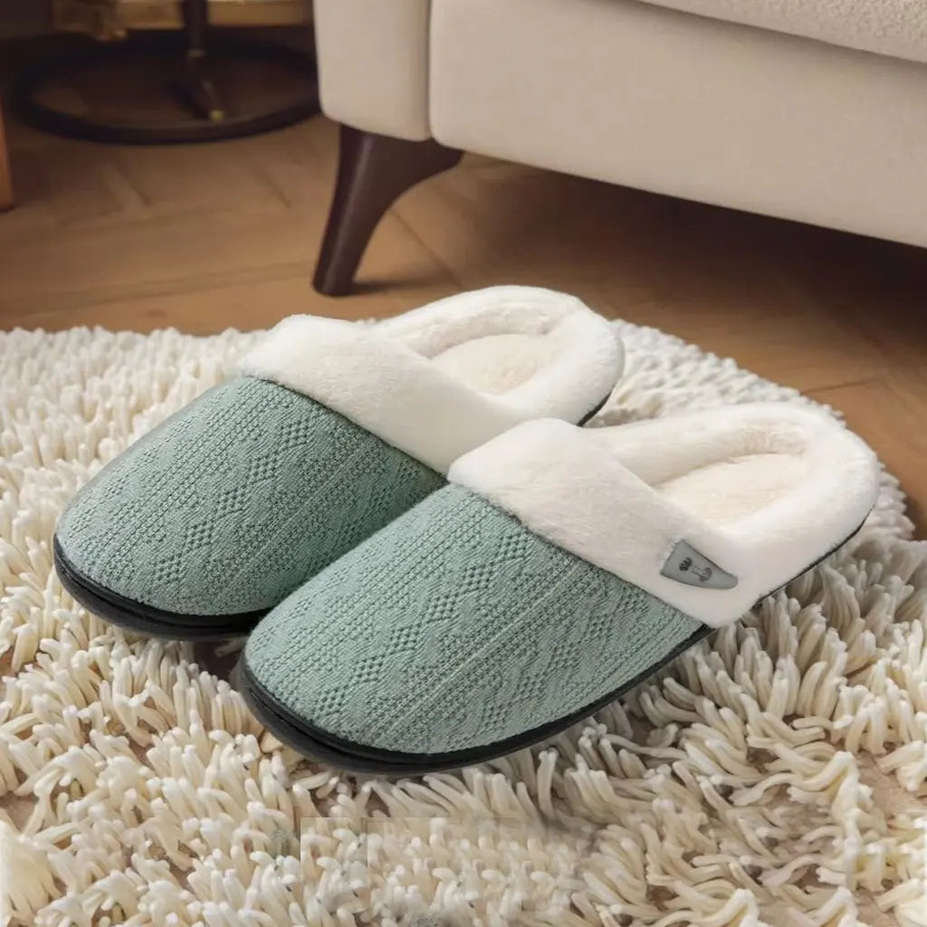 Fashion 2025 Cozy Winter Fleece Lined Closed Toe Soft Fuzzy Sole Cushioning Home Shoes Female Ladies Slides Slippers for Women