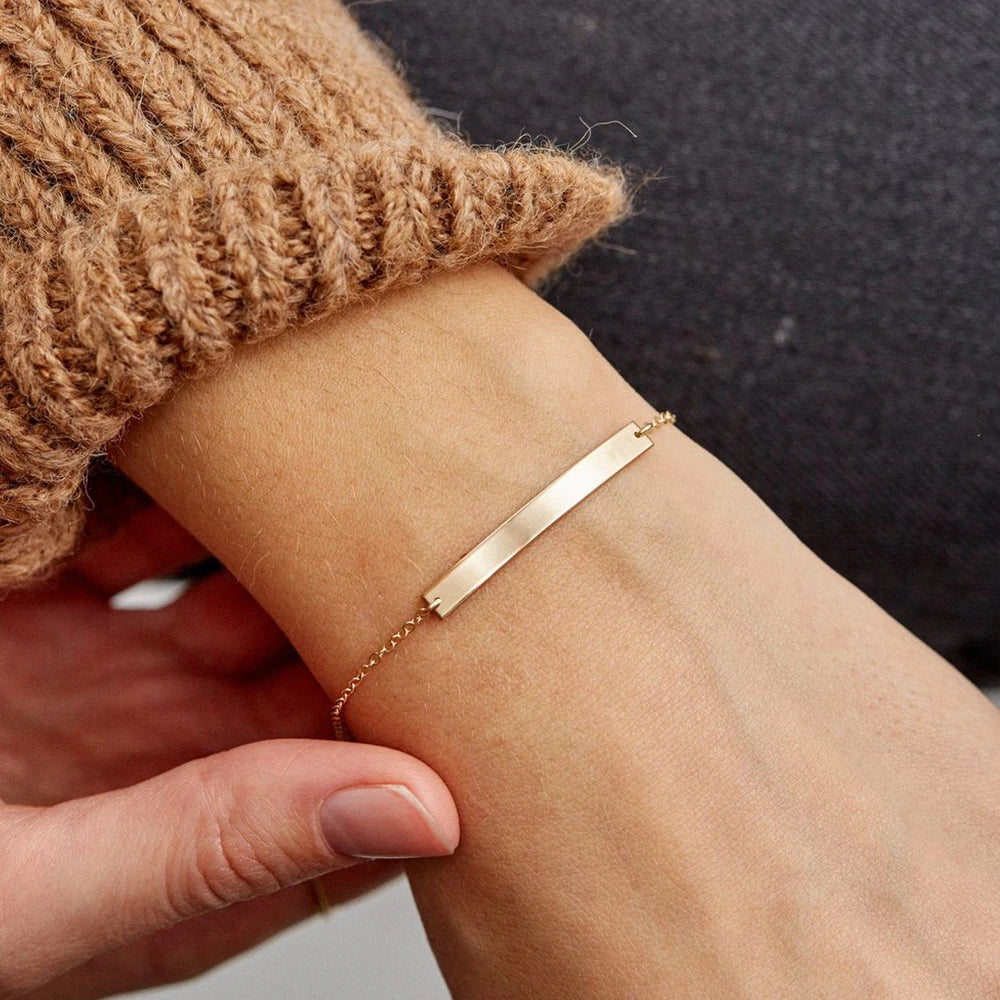 EManco European and American Stainless Steel Simple Fashion Gold - Plated Accessory Bracelet Is Adjustable
