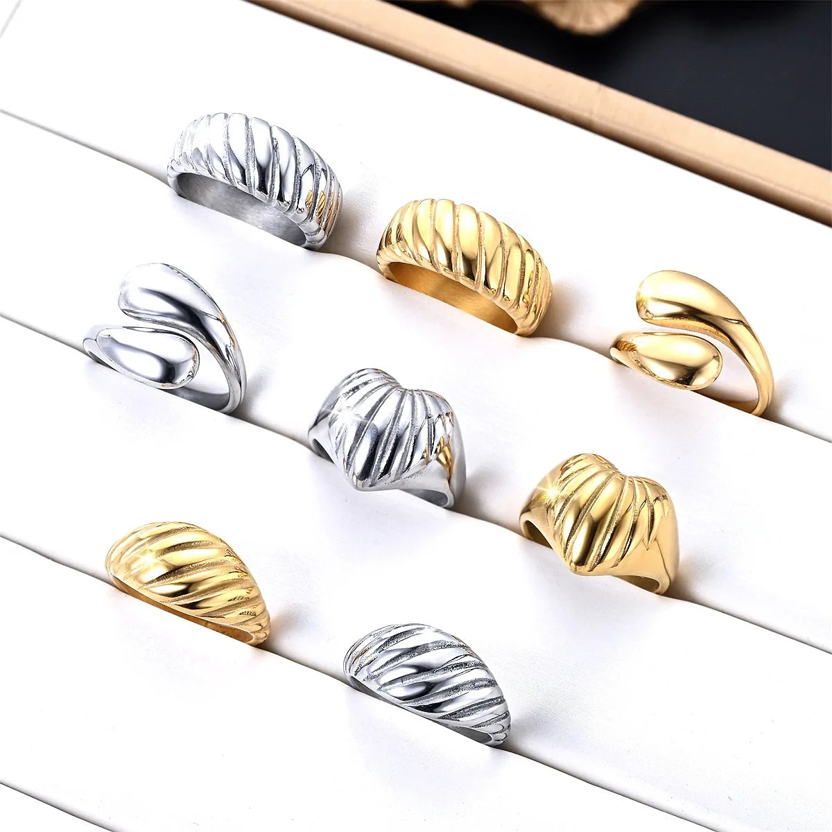 18K Gold-Plated Titanium Steel Ring Retro Couple's Personalized Anti-Rust Fashion Jewelry for Birthday or Wedding Gift